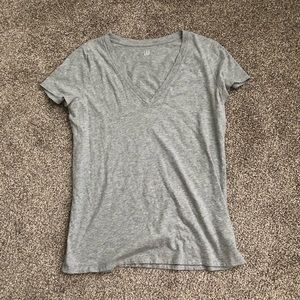 Gap v-neck tee